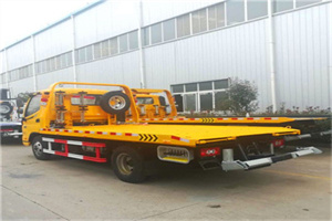 新晃附近拖车救援搭电